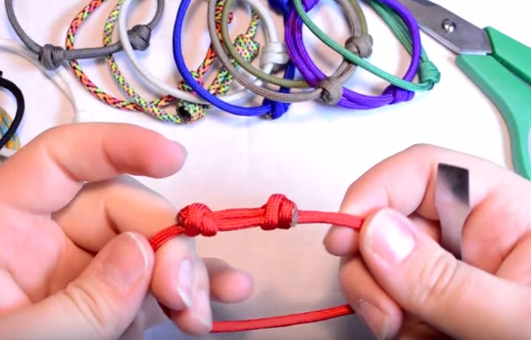 Come fare un nodo scorrevole per collane e bracciali · Pane, Amore e  Creatività