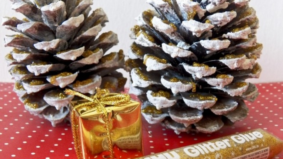 Decorazioni Natale Le Pigne D Oro Con La Neve Pane Amore E Creativita